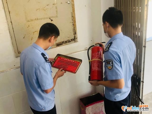 国庆·中秋我在岗丨“公安蓝”守护“国旗红”-17.jpg
