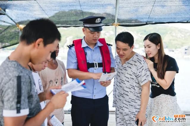 国庆·中秋我在岗丨“公安蓝”守护“国旗红”-13.jpg
