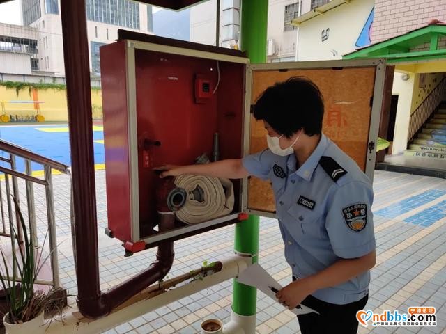 国庆·中秋我在岗丨“公安蓝”守护“国旗红”-22.jpg