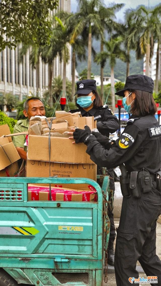 国庆·中秋我在岗丨“公安蓝”守护“国旗红”-26.jpg