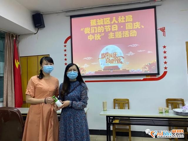 蕉城区人社局：巧手做月饼 喜迎中秋节-1.jpg