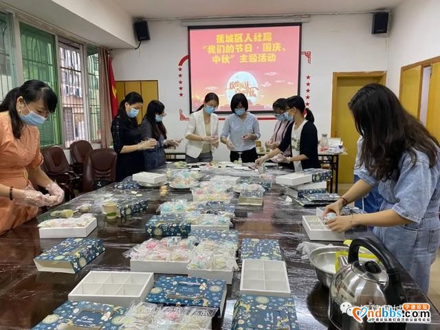 蕉城区人社局：巧手做月饼 喜迎中秋节-7.jpg