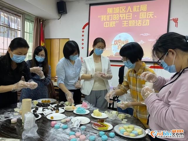 蕉城区人社局：巧手做月饼 喜迎中秋节-6.jpg