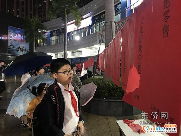 东侨开发区举办“迎中秋·庆国庆”灯谜竞猜活动-2.jpg