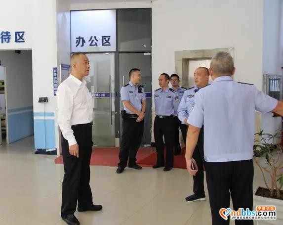 蔡立新书记深入基层督导中秋国庆安保工作并看望慰问一线民警-4.jpg