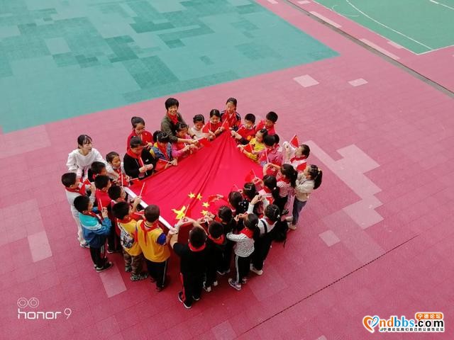 祖国在我心，向国旗敬礼 --飞鸾中心小学庆祝中华人民共和国成立71周年系列活动-10.jpg