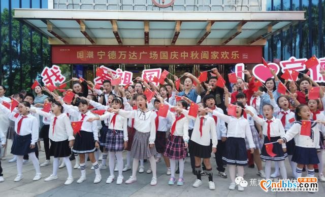 热泪盈眶！这场超燃的“快闪”，献给我们伟大的祖国-1.jpg