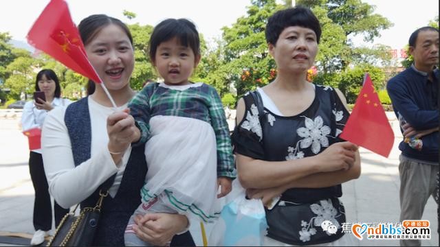 热泪盈眶！这场超燃的“快闪”，献给我们伟大的祖国-4.jpg