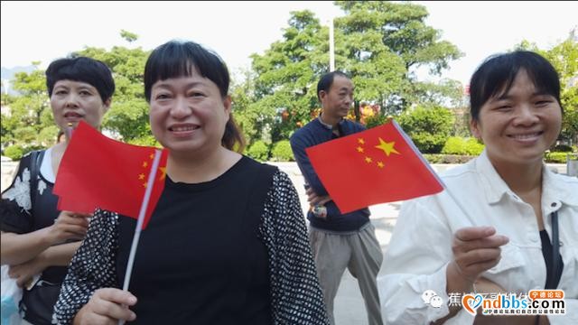 热泪盈眶！这场超燃的“快闪”，献给我们伟大的祖国-6.jpg