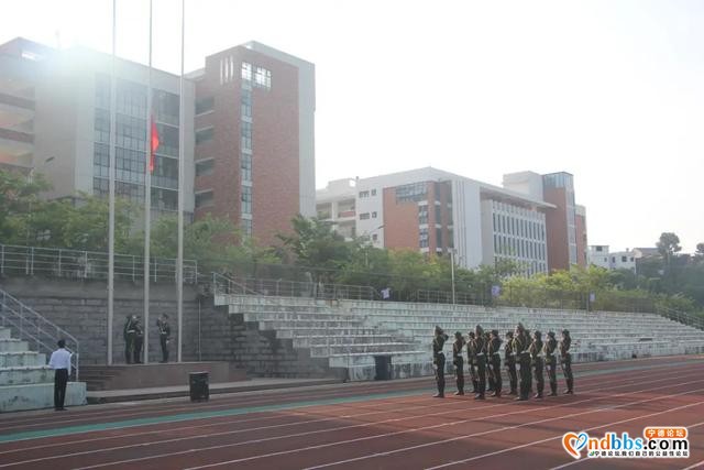 校内热点 |“爱国情，强国志”升旗仪式庆祝祖国71周年华诞-3.jpg