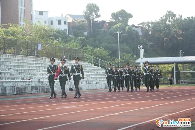 校内热点 |“爱国情，强国志”升旗仪式庆祝祖国71周年华诞-2.jpg