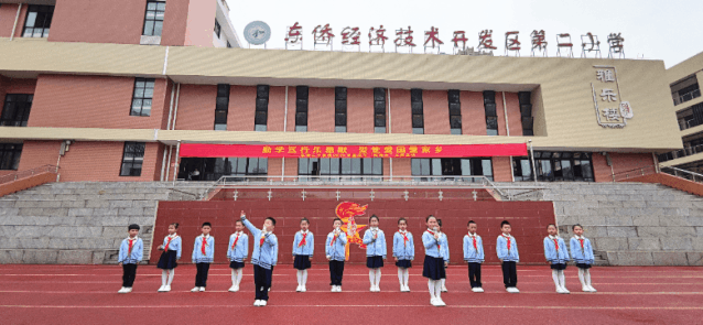 1640人同唱一首歌 东侨二小全体师生“悦舞台”共庆国庆-4.jpg