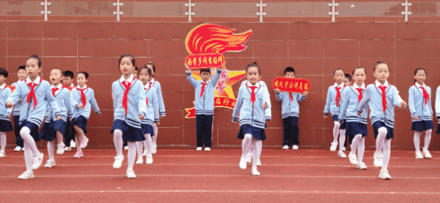 1640人同唱一首歌 东侨二小全体师生“悦舞台”共庆国庆-5.jpg