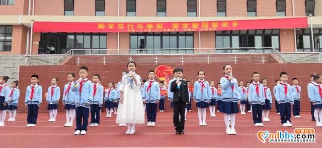 1640人同唱一首歌 东侨二小全体师生“悦舞台”共庆国庆-6.jpg