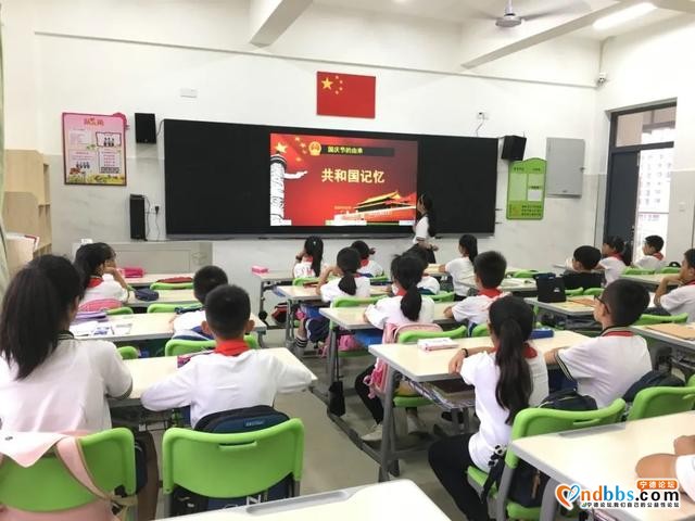 1640人同唱一首歌 东侨二小全体师生“悦舞台”共庆国庆-21.jpg