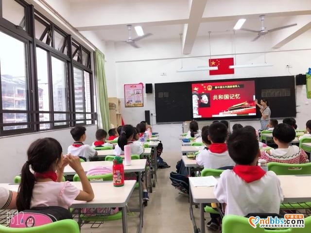 1640人同唱一首歌 东侨二小全体师生“悦舞台”共庆国庆-23.jpg