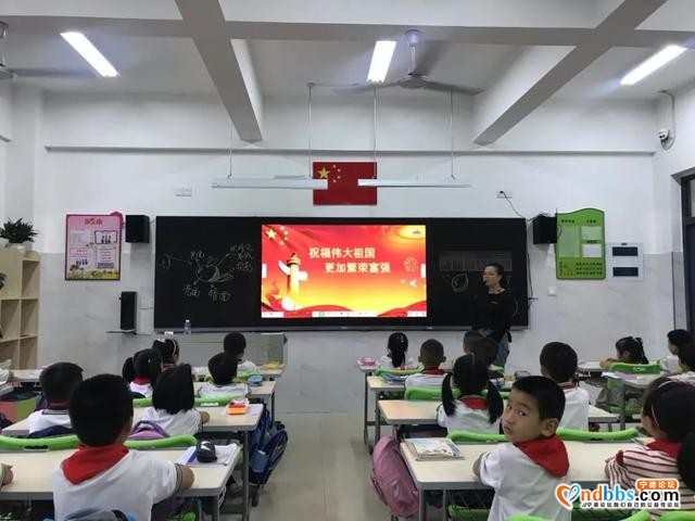1640人同唱一首歌 东侨二小全体师生“悦舞台”共庆国庆-24.jpg