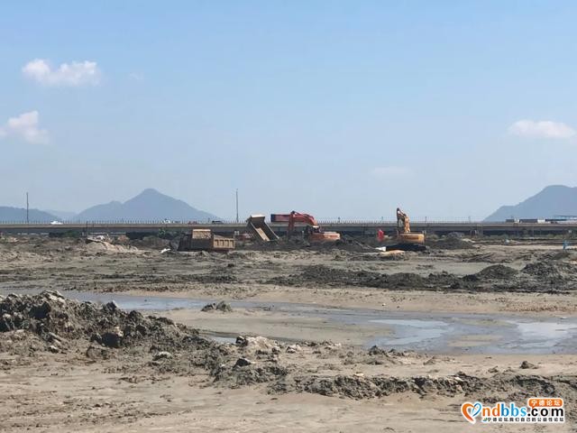 “黄金周”变“攻坚周”，锂电新能源车里湾项目建设“加速度”-1.jpg