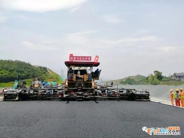 “两节”期间“不打烊”！我市多个“双百项目”工地展现热火朝天的景象-4.jpg