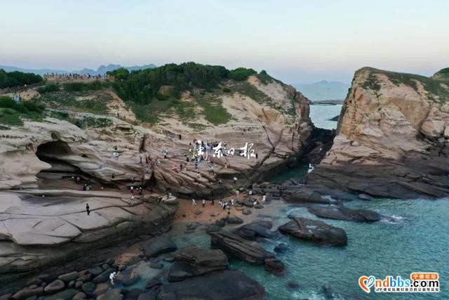 青春霞浦丨美！霞浦下尾岛：清澈湛蓝的海水，千姿百态的礁石-5.jpg