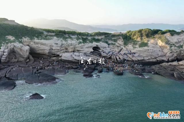青春霞浦丨美！霞浦下尾岛：清澈湛蓝的海水，千姿百态的礁石-7.jpg