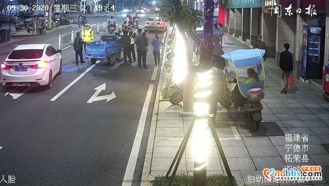 超员！酒驾！小小三轮竟载6人被查-4.jpg