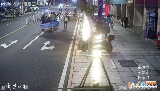 超员！酒驾！小小三轮竟载6人被查-3.jpg