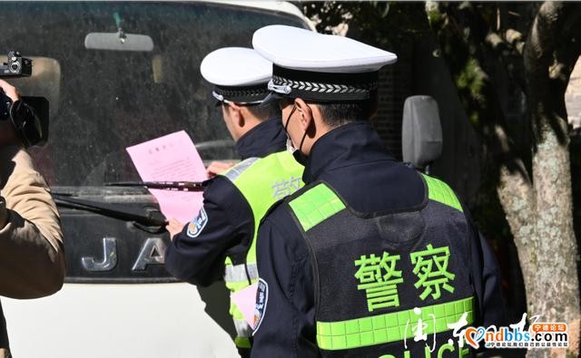 消防通道，岂能停车？曝光-1.jpg