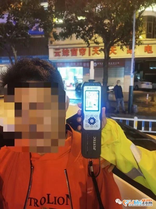 警示曝光 | 公安交警部门持续严查酒驾，酒驾情侣换座位，被抓现行-10.jpg