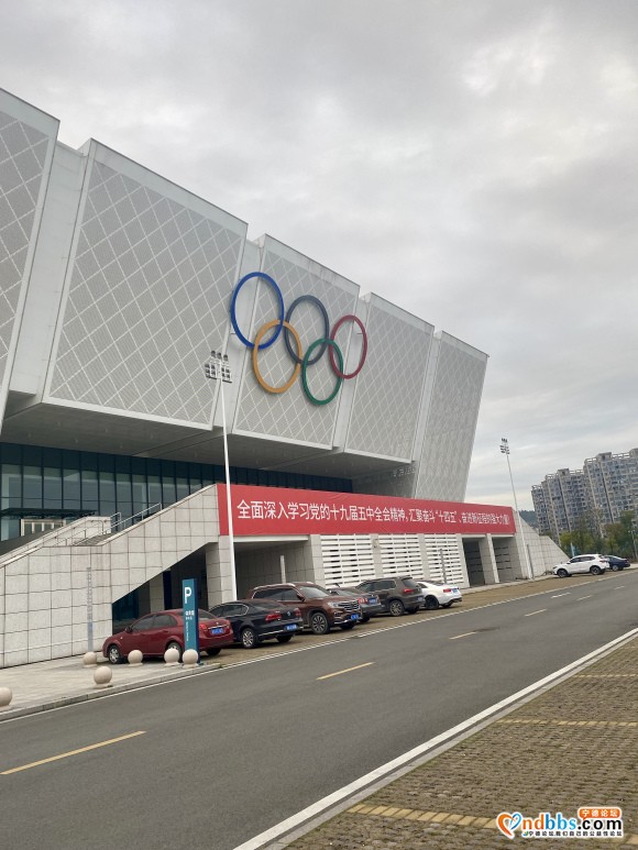 福宁北路 宁德市体育馆停车场收费嘛，之前看到有人把车开进去去-2.jpg