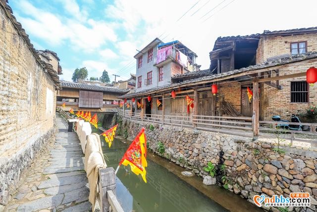 藏在福建深山的古村，三月桃花朵朵开，漫步巷道闻花香-14.jpg