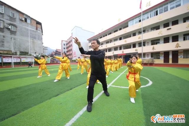 【面孔】杨挺雄：初心不改，扎根乡村四十载，点燃孩子武术梦！-2.jpg