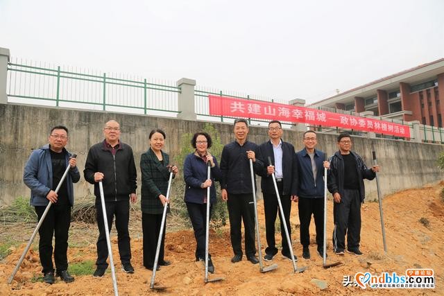 宁德市政协联合学院开展2021年政协委员林植树活动-3.jpg