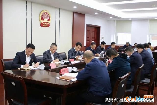 市委政法委召开理论学习中心组学习会议暨队伍教育整顿专题学习会议-1.jpg