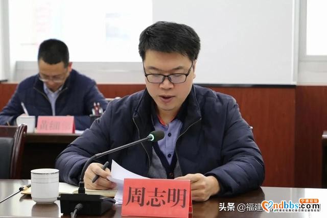 市委政法委召开理论学习中心组学习会议暨队伍教育整顿专题学习会议-3.jpg