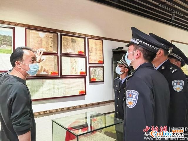 福建宁德铁警缅怀革命先烈 抗日纪念碑下重温入党誓词-4.jpg