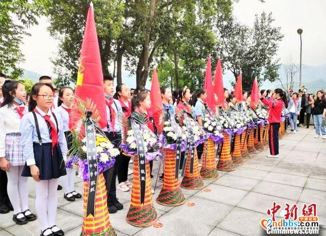 追寻“红色少年”足迹 闽东少先队员清明祭英烈-1.jpg
