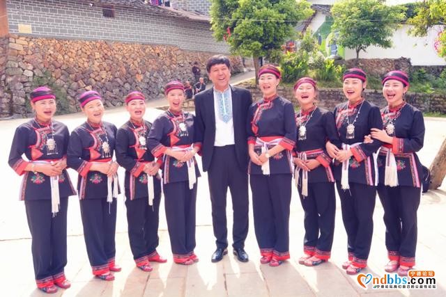 学党史丨万里送刺绣 共谱团结曲！党史为纽带，“闽呼”心连心……-4.jpg