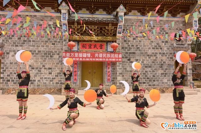 学党史丨万里送刺绣 共谱团结曲！党史为纽带，“闽呼”心连心……-6.jpg