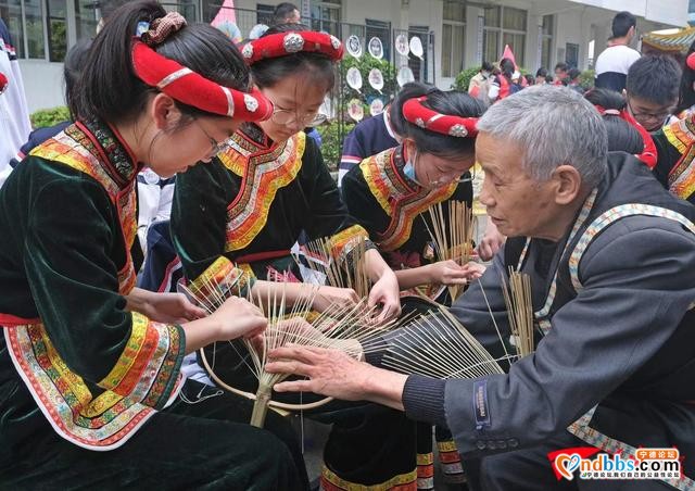 宁德市2021年“三月三”校园畲族文化艺术节在宁德市民族中学举行-3.jpg