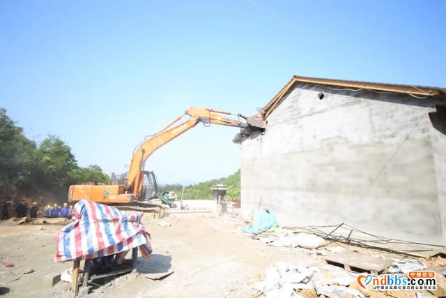 零容忍！金涵依法拆除3000㎡违建物……-2.jpg