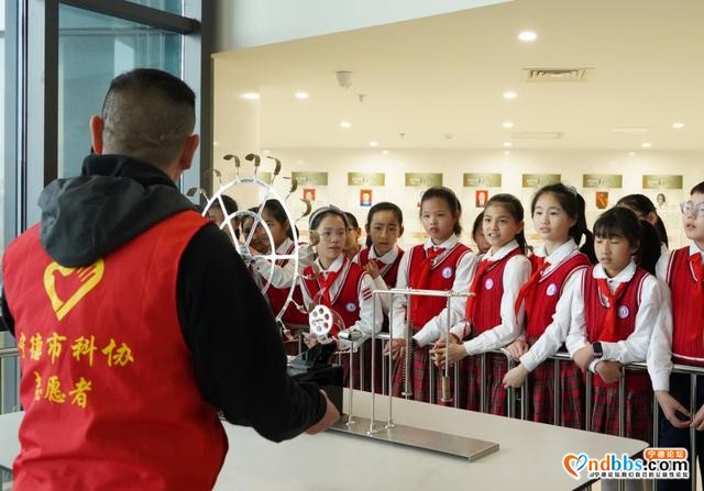 大手牵小手，让青少年“乐享科学”落到实处——宁德市科技馆开展践行社会主义核心价值观活动-1.jpg