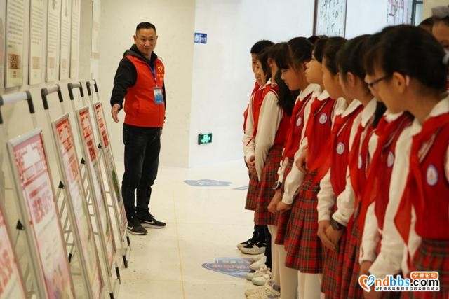 大手牵小手，让青少年“乐享科学”落到实处——宁德市科技馆开展践行社会主义核心价值观活动-2.jpg