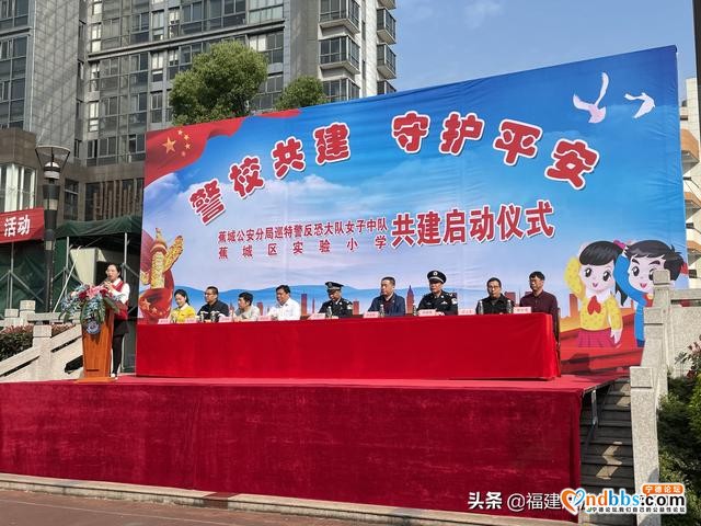 今天上午，宁德市公安局巡特警反恐大队女子中队到蕉城实验小学干了一件大事-1.jpg