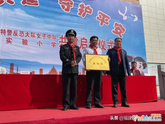 今天上午，宁德市公安局巡特警反恐大队女子中队到蕉城实验小学干了一件大事-3.jpg