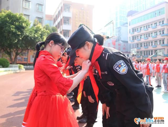 女巡特警进校园！从此以后她们成了“校园卫士”-2.jpg