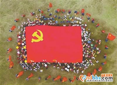 东侨经济技术开发区联合宁德市畲族歌舞团在市区东湖畔特别策划摄制音乐快闪宣传片《在灿烂阳光下》-1.jpg