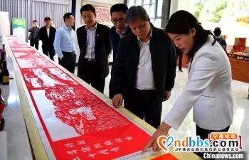 宁德柘荣：历时56天长13.452米宽0.78米剪纸长卷吸眼球-2.jpg