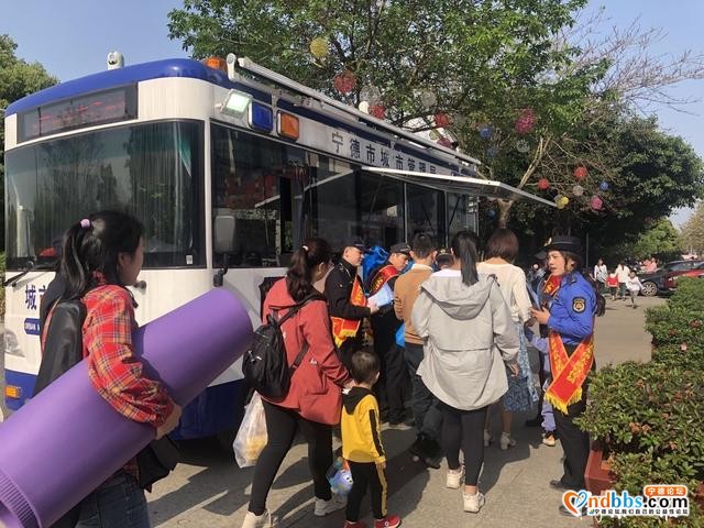 新鲜！您发现市区街头的“最新款大巴”了吗？有这些用途……-4.jpg