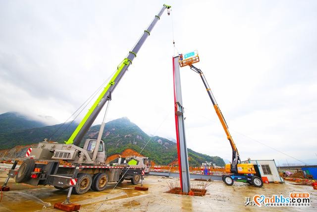 宁德时代锂电车里湾基地项目厂房首吊成功-1.jpg